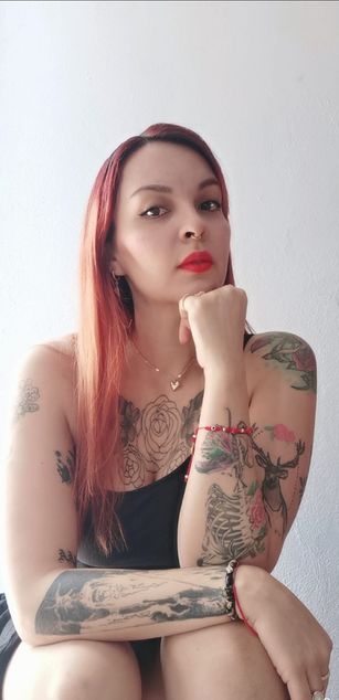 Model - Romina_Red smart