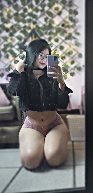 Model - Gabriela deepthroat