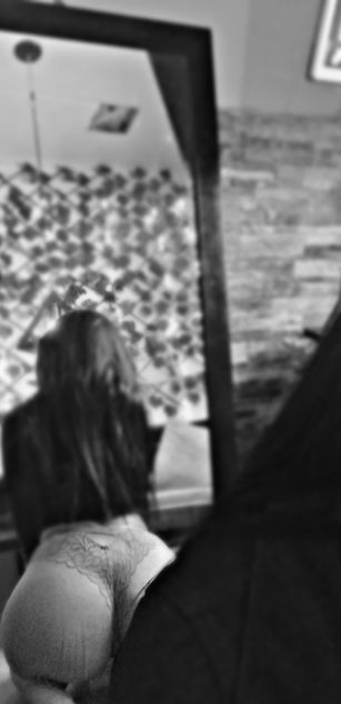 Model - Gabriela deepthroat