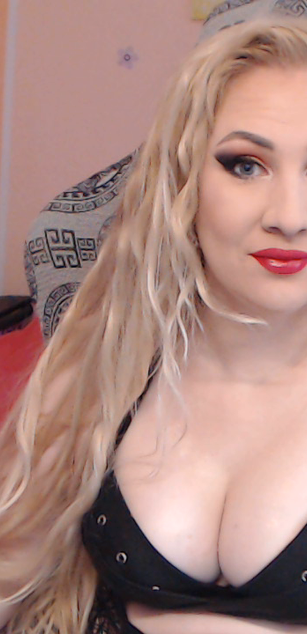 Model - Miss Lexy Gold fetish