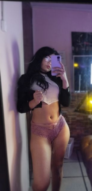 Model - Gabriela deepthroat