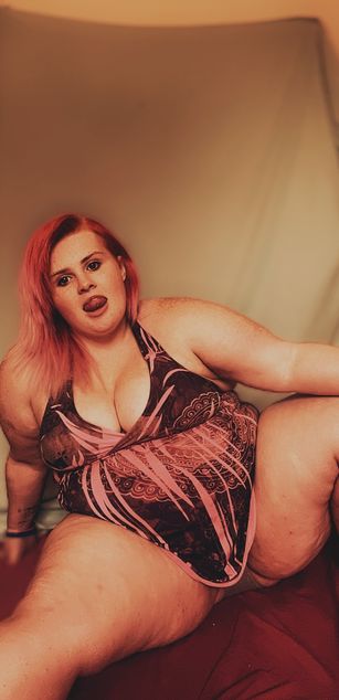 Model - Emma rose bigboobs