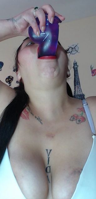 Model - AngelyDirtySquirt deepthroat