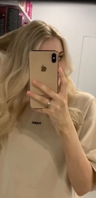 Model - Sexy Veronica bigtits