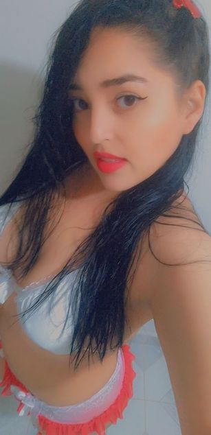 Model - Bella Dune blowjob