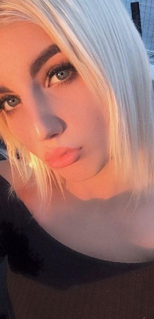 Model - Tiyanna sexy