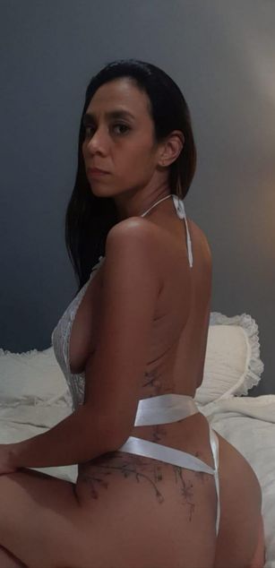 Model - Raquel Cruz toys