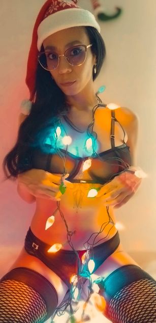 Model - Raquel Cruz toys