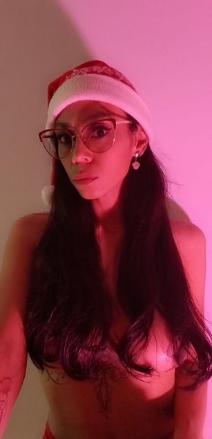 Model - Raquel Cruz toys