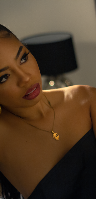 Model - TyraKane bigtits