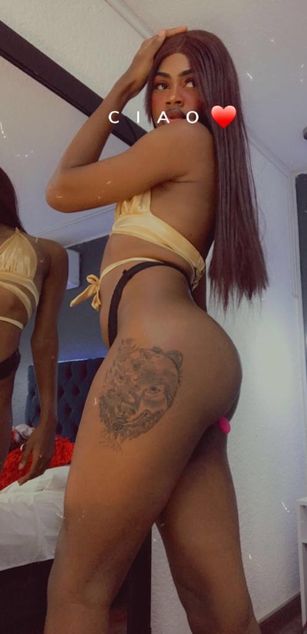 Model - ShenielFox latina