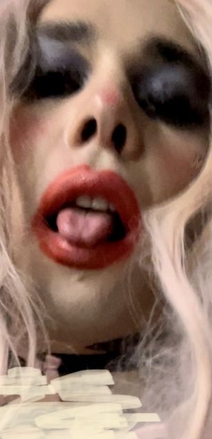 Model - Sissy Slutt deepthroat