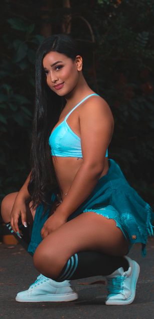 Model - Abby Marshall deepthroat