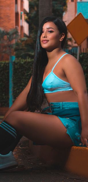 Model - Abby Marshall deepthroat