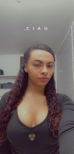 Model - Lilly Wolfee boobs