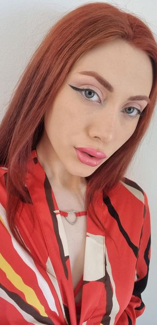 Model - Mia cottii bigtits