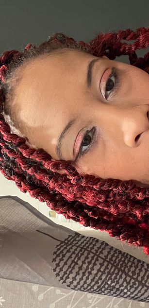 Model - SweetsandPeaches2023 feet