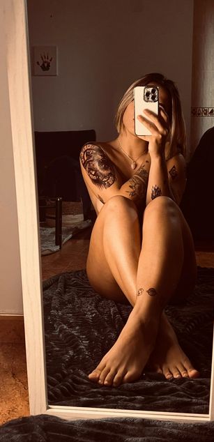 Model - Lola Mai findom