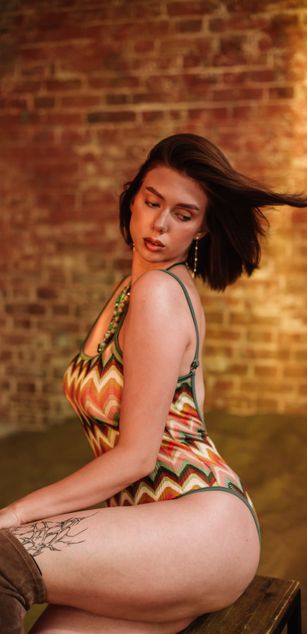 Model - SaraSay blowjob