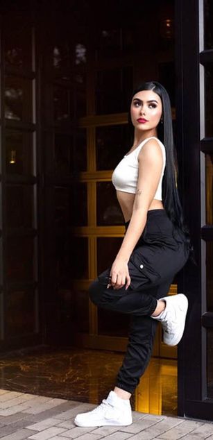 Model - Paula latina