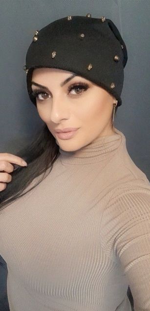 Model - Selena bigtits