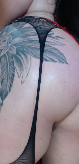 Model - AngelyDirtySquirt deepthroat