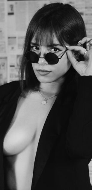 Model - Mila Moret deepthroat