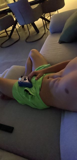 Model - CashMolda feet