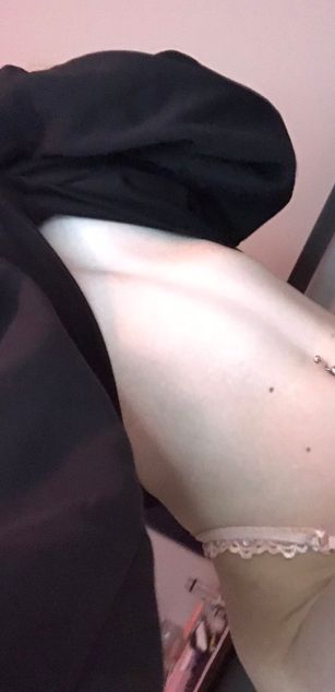 Model - lillith_xoxo petite