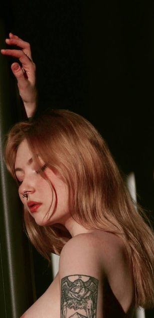 Model - Emilly boobs