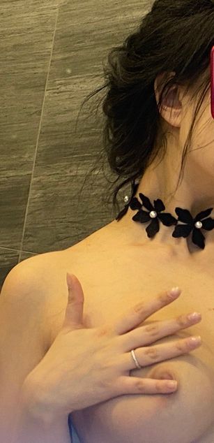 Model - Sara deepthroat