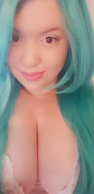 Model - Bella Smashley curvy