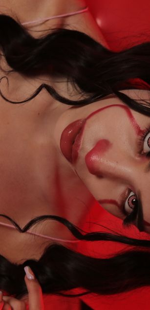 Model - KylieWhite deepthroat