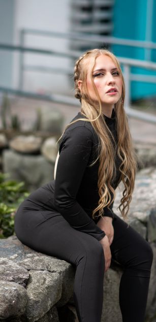 Model - Emily Sumer deepthroat