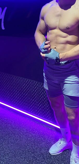 Model - fitman93 cumshow