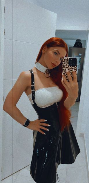 Model - YourWhiteTulip sexy