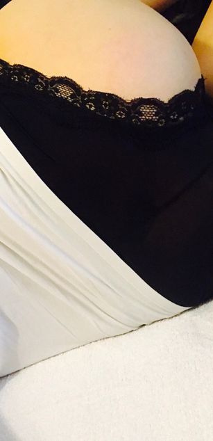 Model - Olivia bigtits