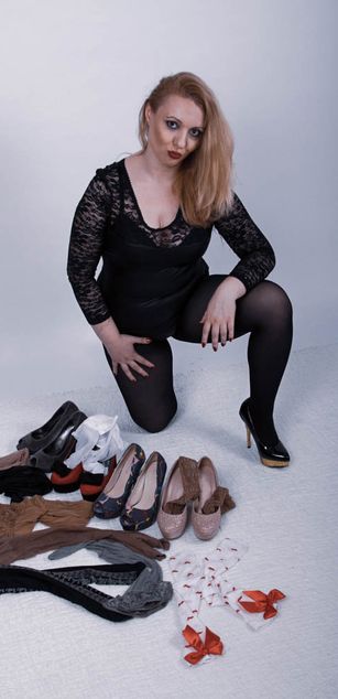 Model - Leeona-Exotic toys