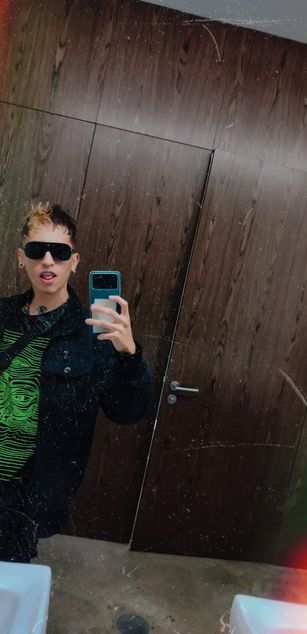 Model - Giorgiand gates bi