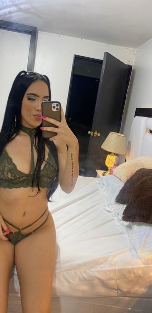 Model - KylieWhite deepthroat