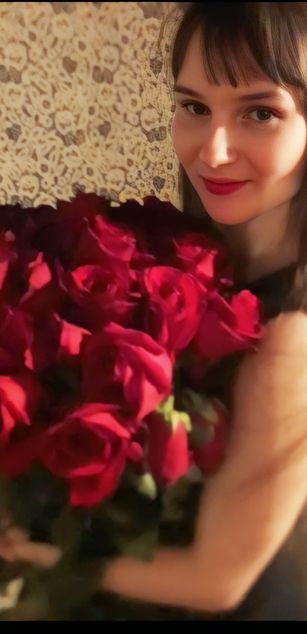 Model - KiraGoldens heels