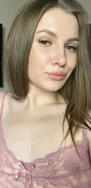 Model - Elly Stanton blowjob