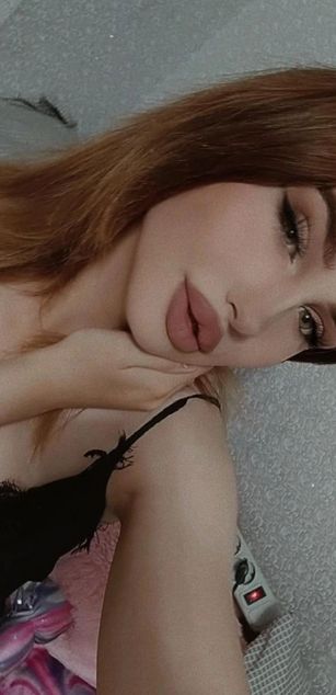 Model - Nelli Assi boobs