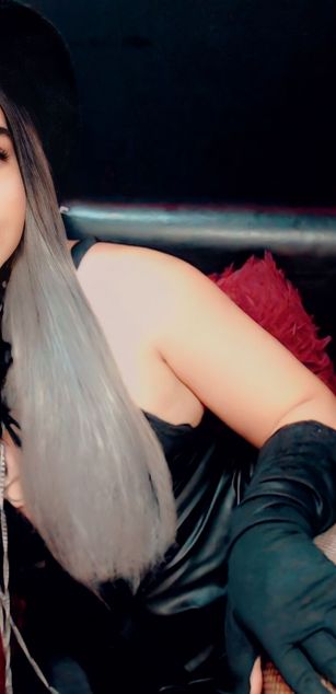 Model - Camila Carrington dominatrix