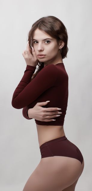 Model - MaryLune striptease