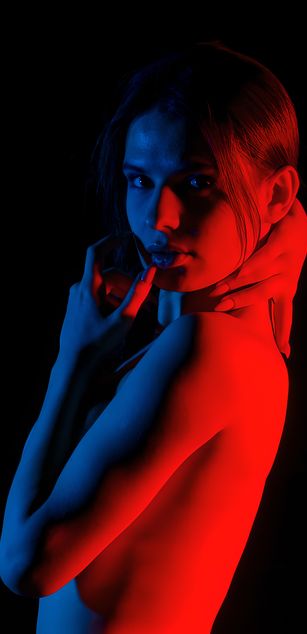 Model - MaryLune striptease