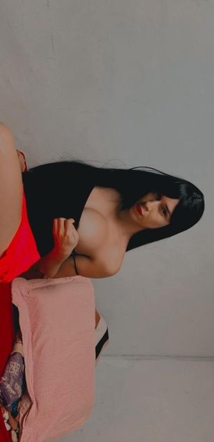 Model - Titubax bigass