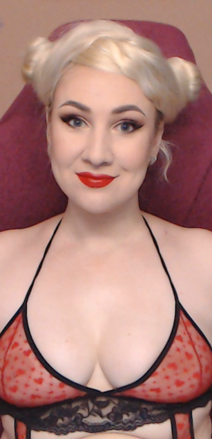 Model - Miss Lexy Gold fetish