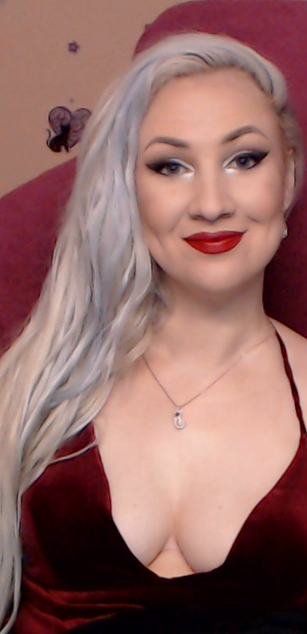 Model - Miss Lexy Gold fetish