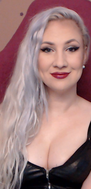 Model - Miss Lexy Gold fetish